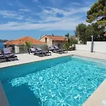 Oasis וילה טרוגיר